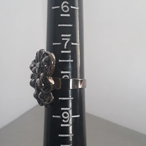 Butterfly Ring with Rhinestones - Picture 2 of 3